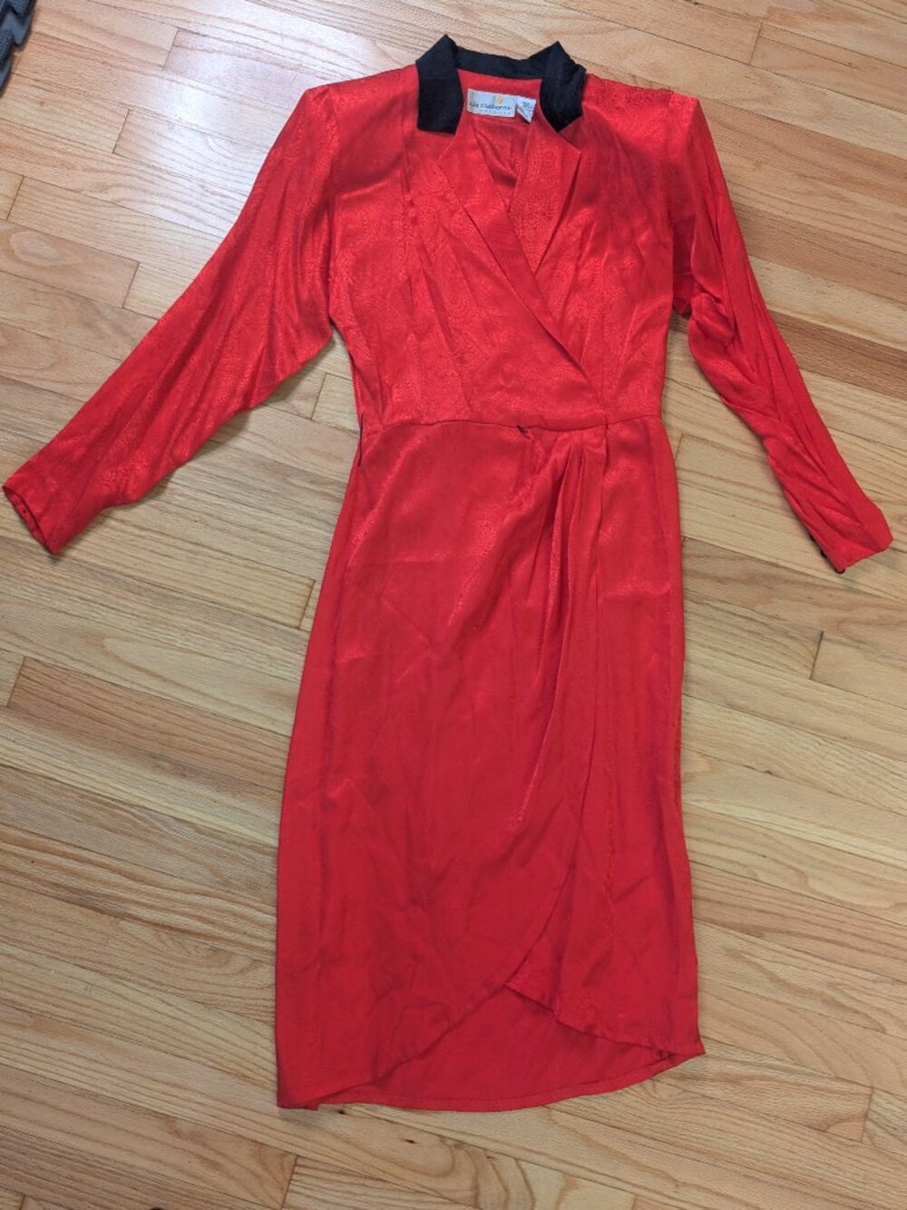 vintage 100% silk liz claiborne wrap dress 8 red brocade black collar